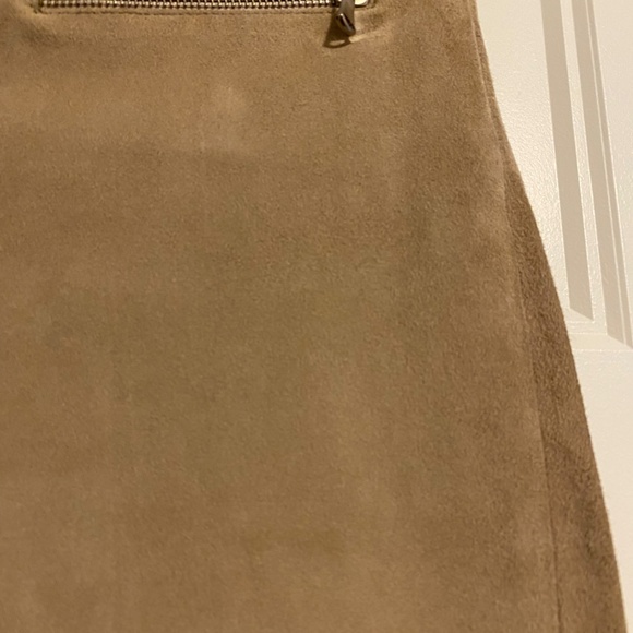 EN cuir ES, Suede Skirt - Picture 2 of 3